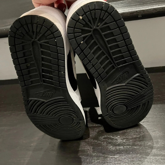 AIR JORDAN 1 retro mid ‘Tuxedo’ - Picture 7 of 15